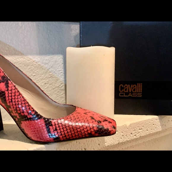 Roberto Cavalli size 7 red snake skin. - Picture 8 of 12